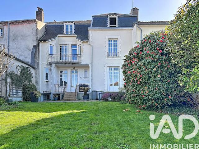 Vente Maison 11 pièces 269 m2 Parthenay