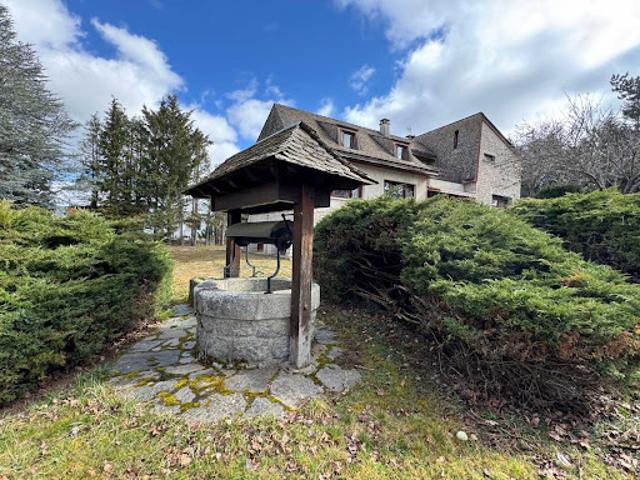 Vente Maison 11 pièces 272 m2 Le Malzieu Ville