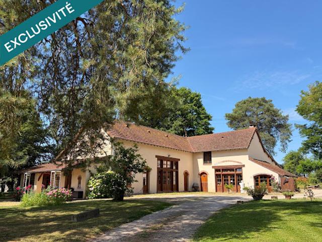 Vente Maison 11 pièces 274 m2 Lons le Saunier