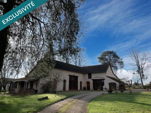 Vente Maison 11 pièces 274 m2 Lons le Saunier