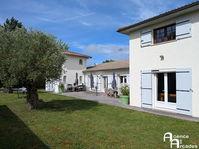 Vente Maison 11 pièces 281 m2 Saint Sulpice et Cameyrac