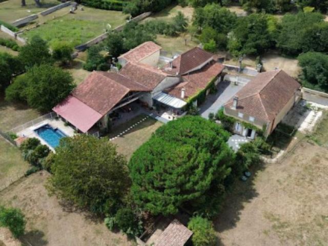 Vente Maison 11 pièces 286 m2 La Rochefoucauld