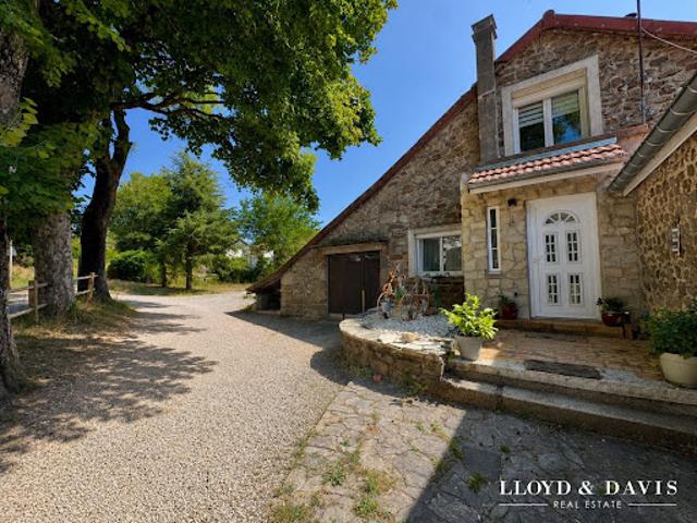 Vente Maison 11 pièces 286 m2 Saint Agrève