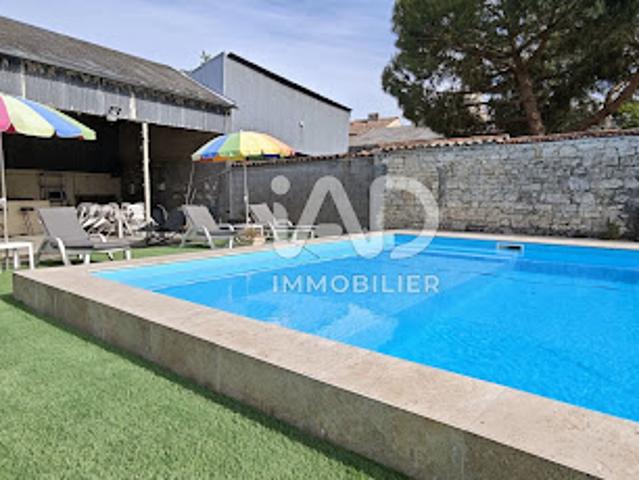 Vente Maison 11 pièces 299 m2 Fontenay le Comte