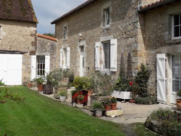 Vente Maison 11 pièces 223 m2 Montmorillon