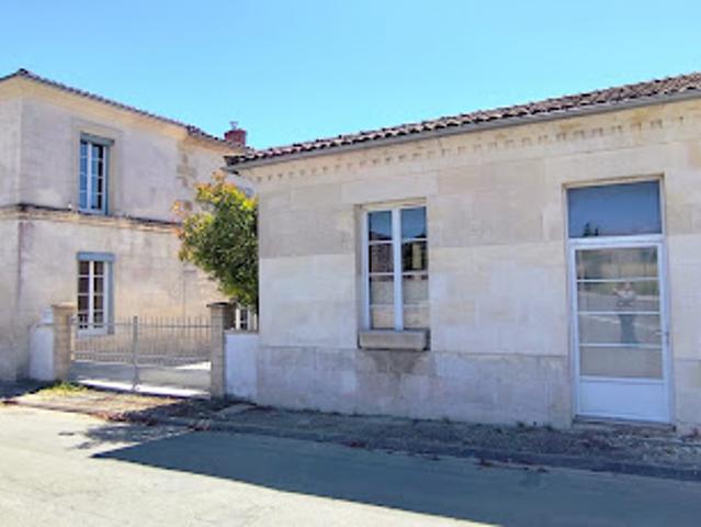 Vente Maison 11 pièces 230 m2 Chenac Saint Seurin d'Uzet