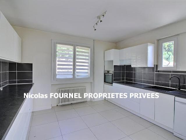 Vente Maison 11 pièces 231.86 m2 Le Chambon Feugerolles