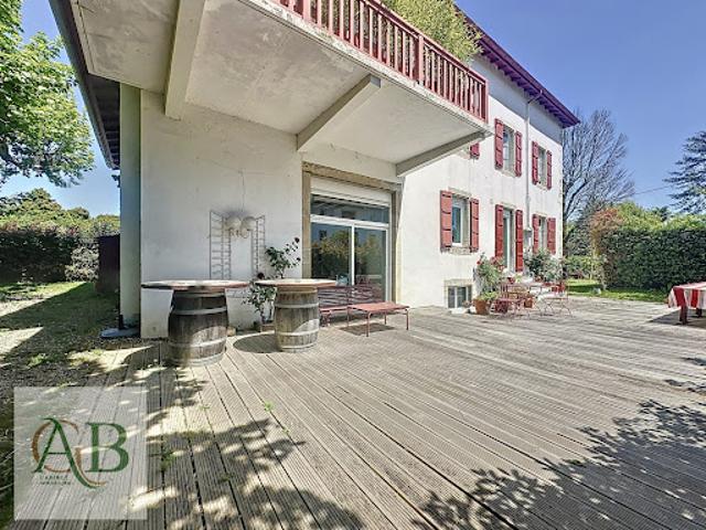 Vente Maison 11 pièces 353 m2 Ustaritz