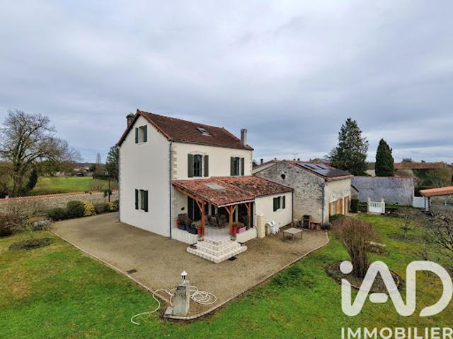 Vente Maison 11 pièces 356 m2 Mansle