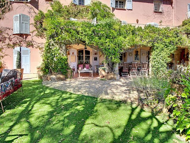 Vente Maison 11 pièces 360 m2 Entrecasteaux