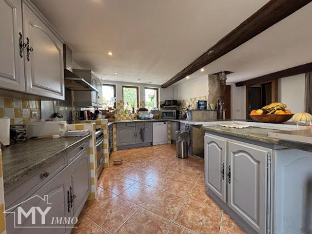 Vente Maison 11 pièces 382 m2 La Roquille