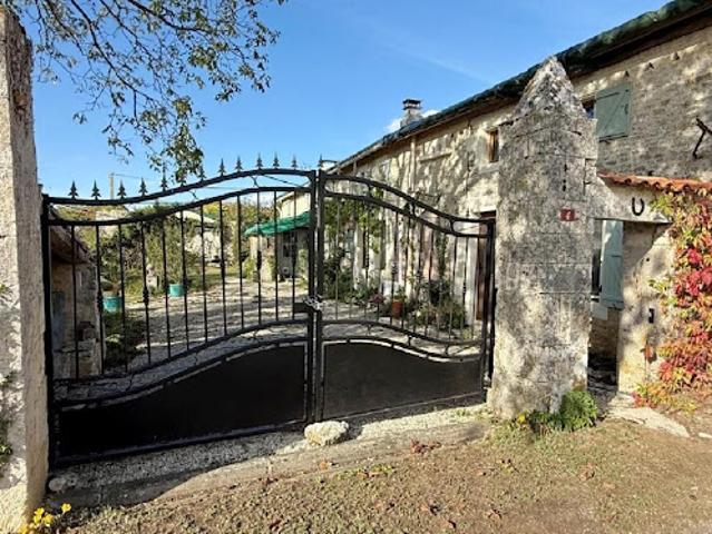 Vente Maison 11 pièces 385 m2 Verteuil sur Charente