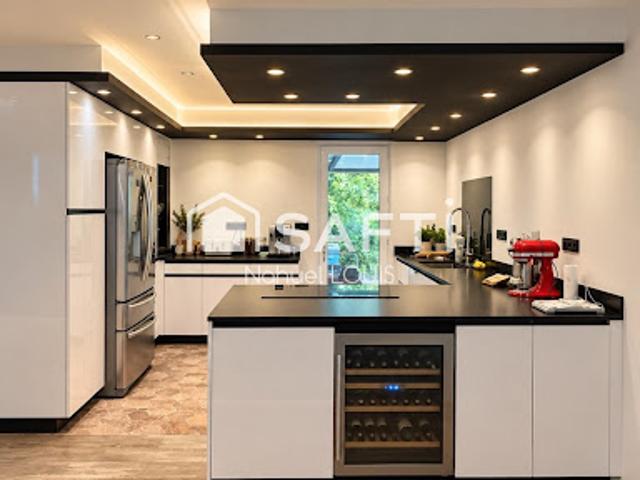 Vente Maison 11 pièces 220 m2 La Fare les Oliviers