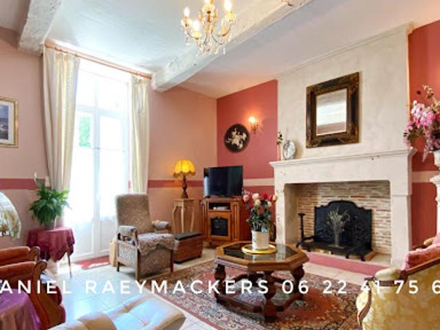 Vente Maison 11 pièces 300 m2 Neuvic