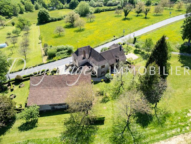 Vente Maison 11 pièces 309 m2 Hautefort