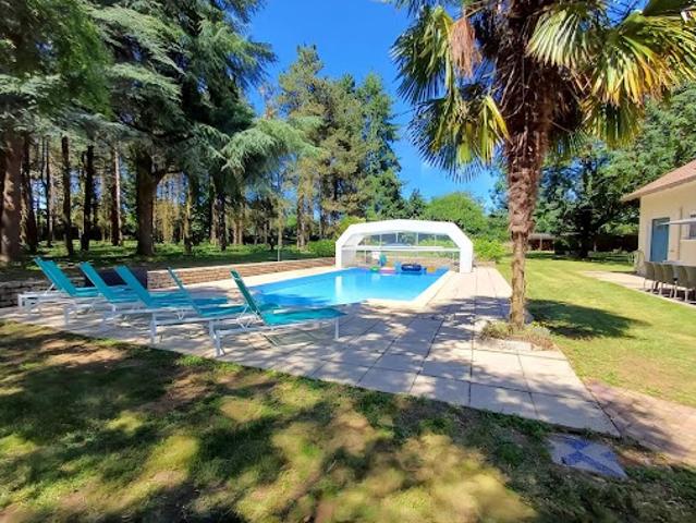 Vente Maison 11 pièces 330 m2 Lezay