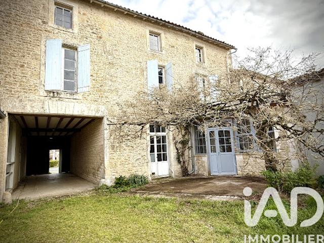 Vente Maison 11 pièces 337 m2 Brioux sur Boutonne