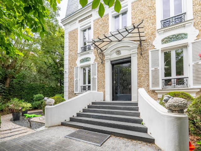 Vente Maison 11 pièces 489 m2 La Varenne Saint Hilaire