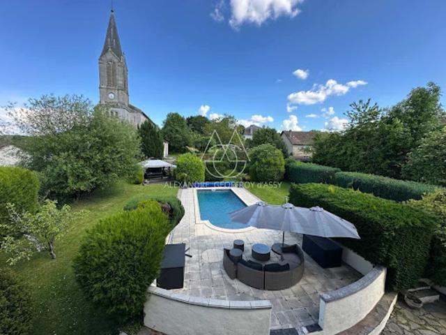 Vente Maison 11 pièces 406 m2 Chalus