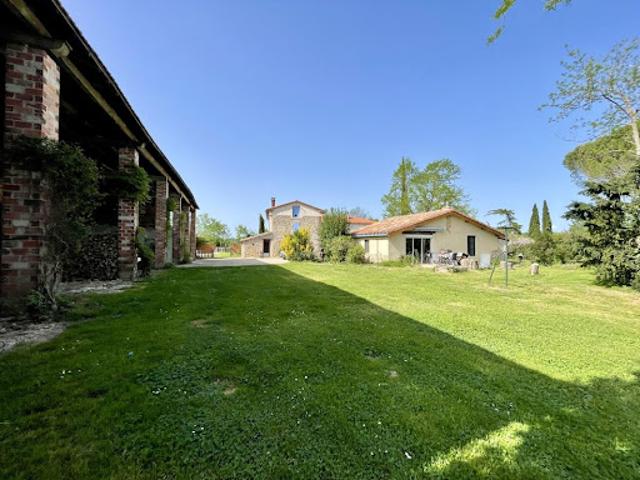 Vente Maison 11 pièces 420 m2 Saint Genest de Contest