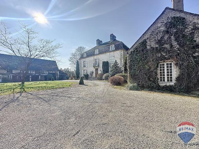 Vente Maison 11 pièces 530 m2 Saint Loup de Varennes
