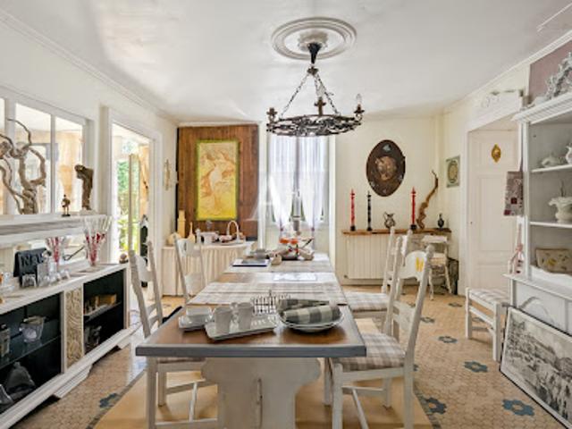 Vente Maison 12 pièces 263 m2 Blanquefort sur Briolance