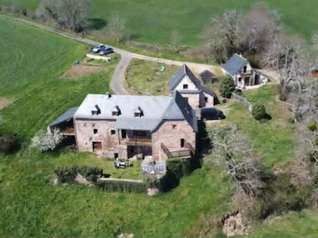 Vente Maison 12 pièces 276 m2 Clairvaux d'Aveyron
