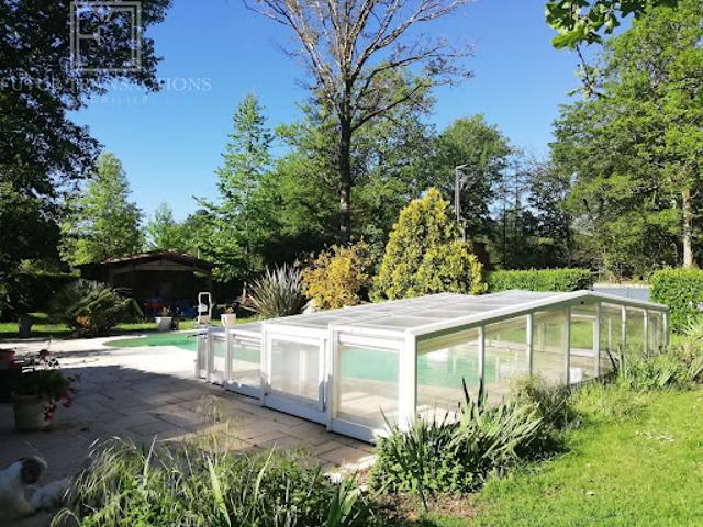 Vente Maison 12 pièces 227 m2 Saint estephe