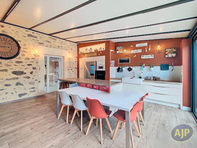 Vente Maison 12 pièces 231.37 m2 Legé