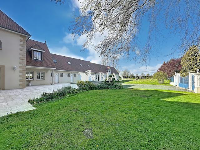 Vente Maison 12 pièces 348.78 m2 Bernay