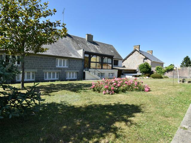 Vente Maison 12 pièces 350 m2 Saint Roch sur Egrenne