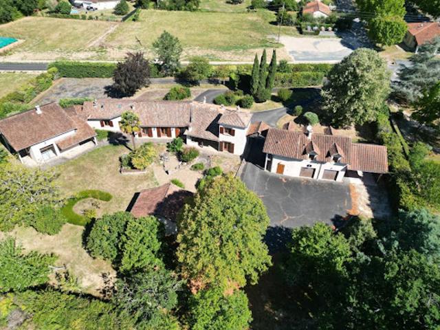 Vente Maison 12 pièces 390 m2 Antonne et Trigonant