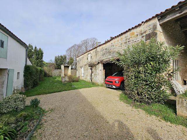 Vente Maison 12 pièces 301 m2 Saint Porchaire