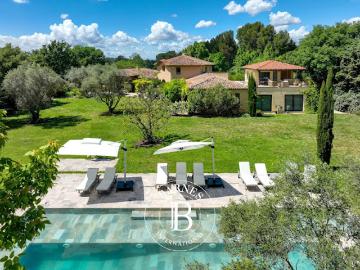 Vente Maison 12 pièces 581.4 m2 Aix en Provence