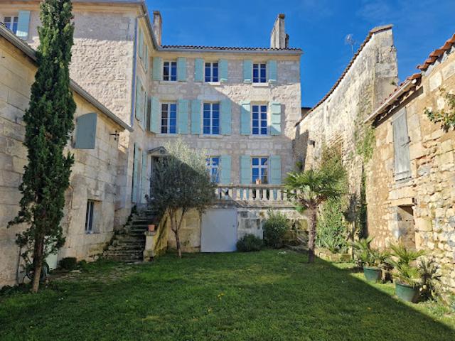 Vente Maison 12 pièces 515 m2 Châteauneuf sur Charente
