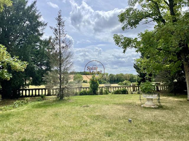 Vente Maison 12 pièces 616 m2 Magnac sur Touvre