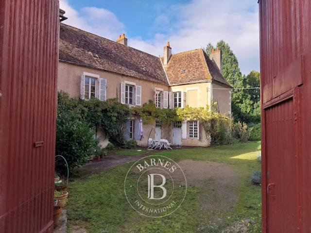 Vente Maison 13 pièces 396 m2 Montmorillon