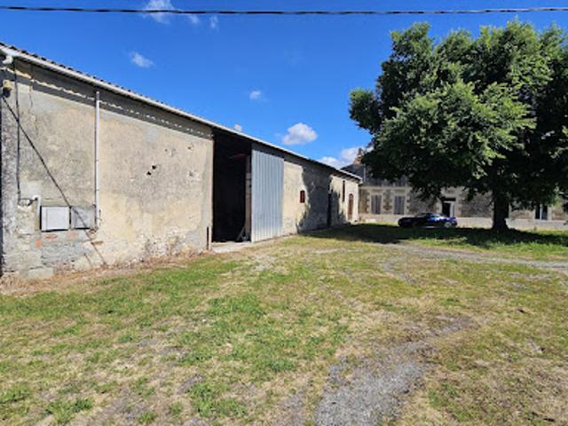 Vente Maison 13 pièces 300 m2 Semussac