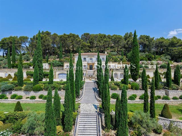 Vente Maison 13 pièces 900 m2 Aix en Provence