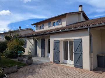 VENTE MAISON 148 m2 6 pièces terrain clos et arboré 570 m2 centre village SAINTE CONSORCE