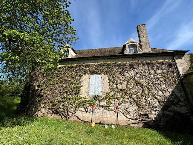 Vente Maison 14 pièces 260 m2 Saint Gengoux le National