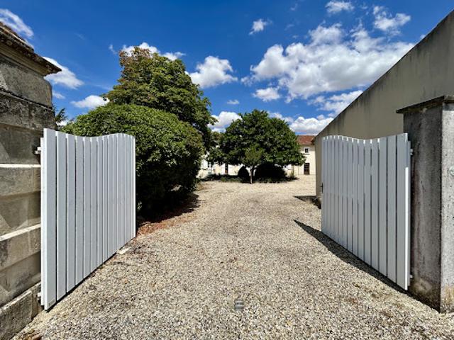 Vente Maison 14 pièces 338.1 m2 Loubigné