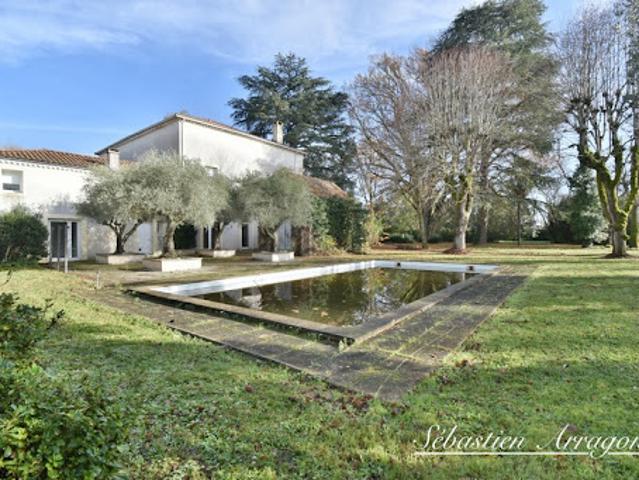 Vente Maison 14 pièces 460 m2 Villeneuve sur Lot