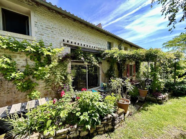 Vente Maison 14 pièces 413.17 m2 Limalonges