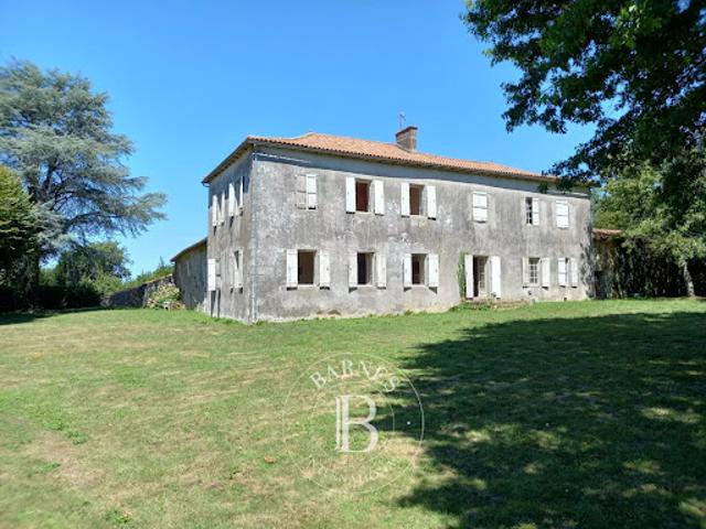 Vente Maison 14 pièces 540 m2 Secondigny
