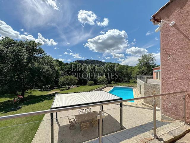 Vente Maison 14 pièces 571 m2 Châteauvert