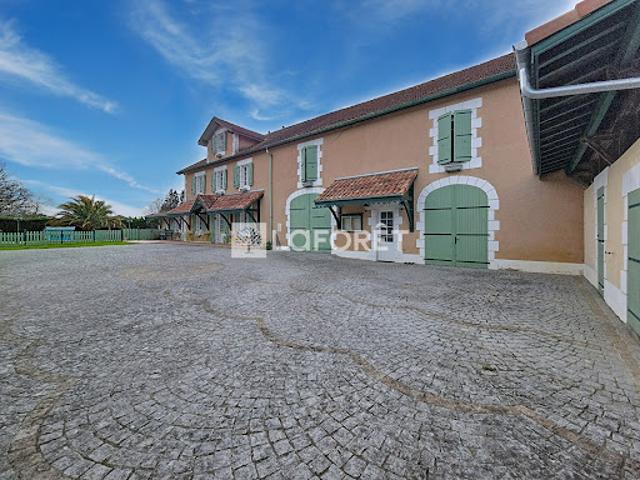 Vente Maison 15 pièces 350 m2 Hagetmau
