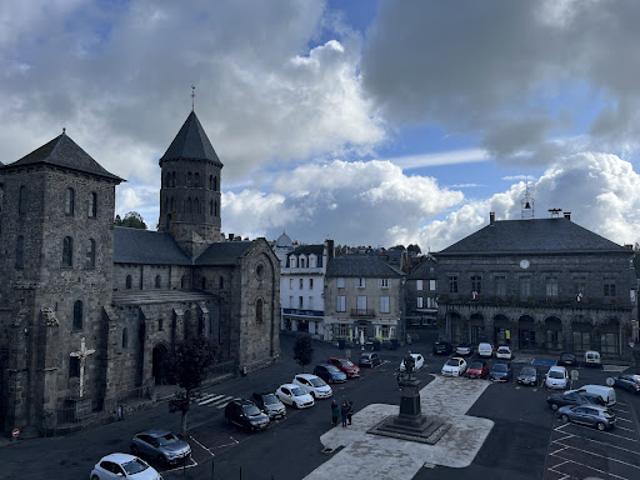 Vente Maison 15 pièces 300 m2 Mauriac