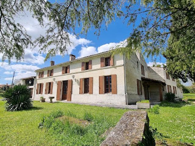 Vente Maison 15 pièces 574 m2 Saintes
