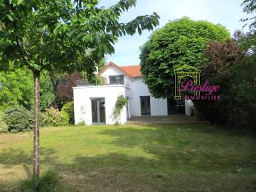 Vente Maison 6 pièces 165 m2 Le Mesnil le Roi